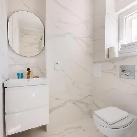 Metro Dworzec Gdanski Rose Glam Studio Apartment *